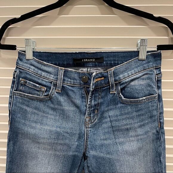 𝅺distressed J brand relaxed crop jean - Picture 2 of 5